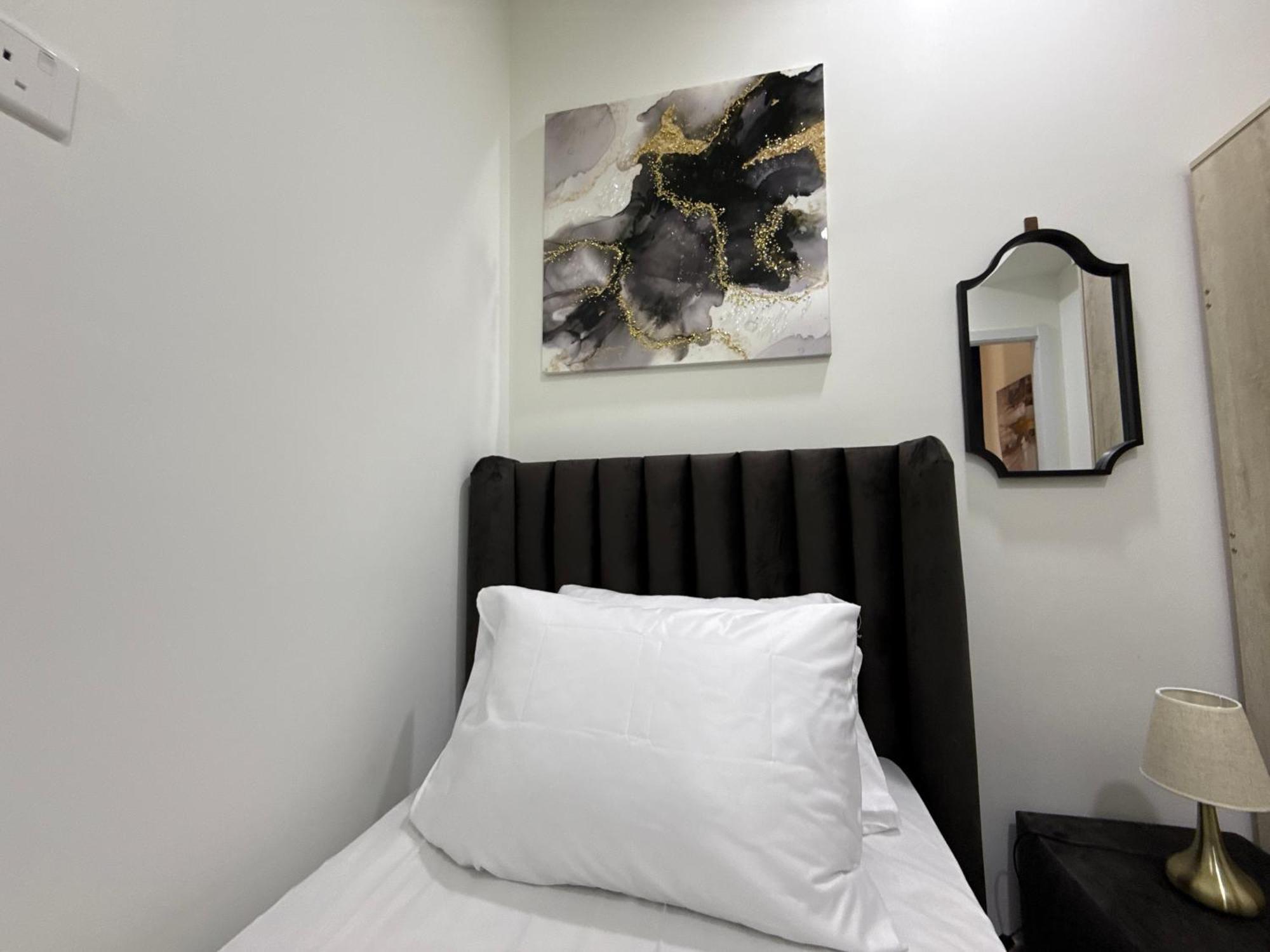 Nuchi H O S T E L Apartment