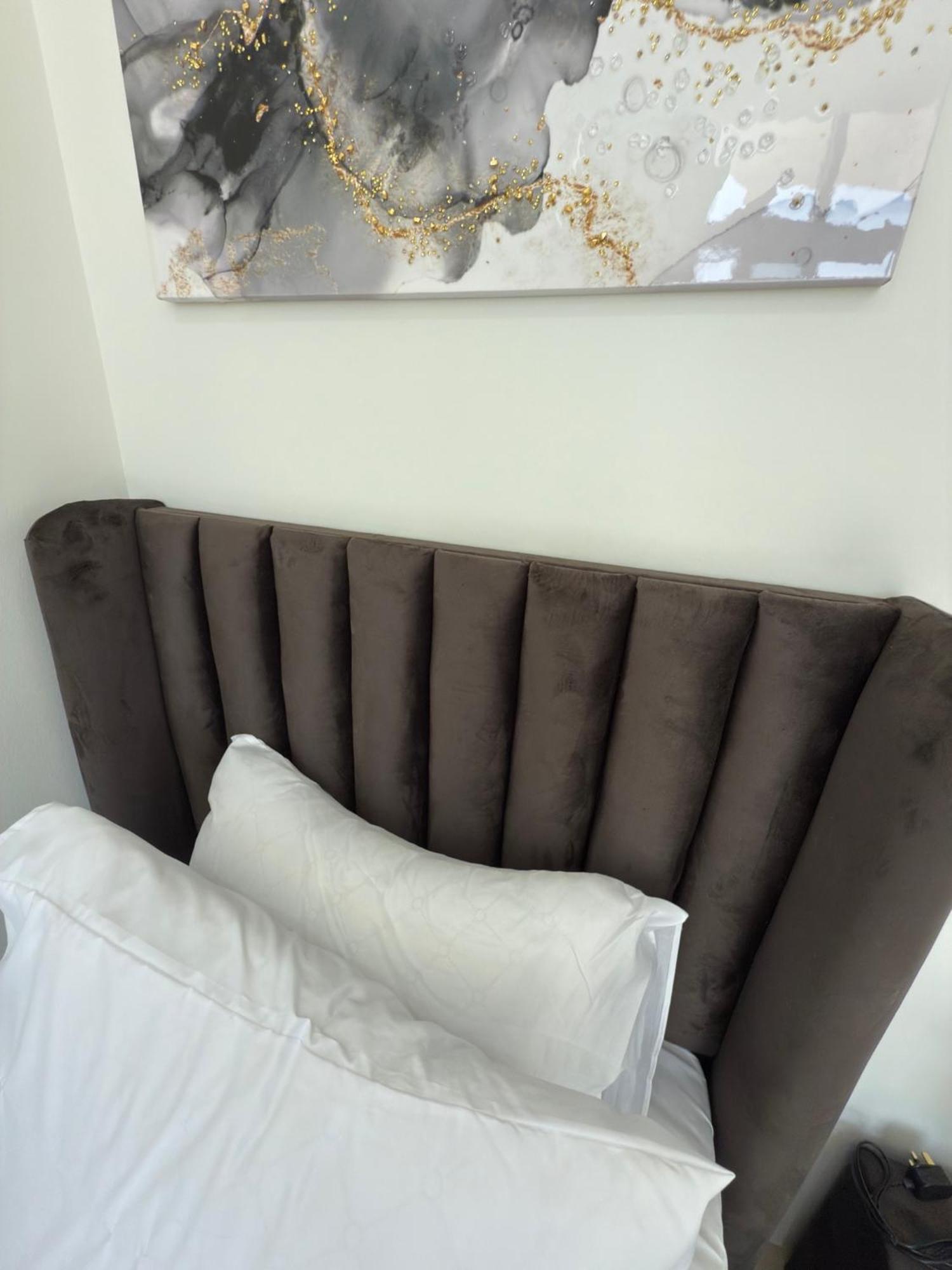 Nuchi H O S T E L Apartment