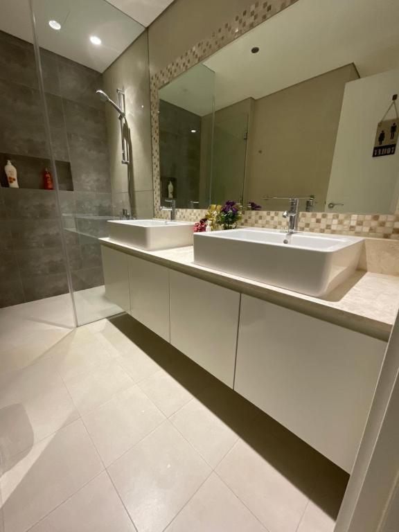 Nuchi H O S T E L Apartment